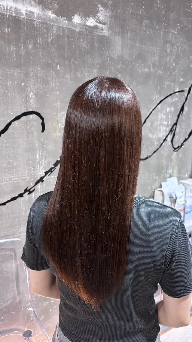 セミロング ヘアカラー 𝐇𝐈𝐑𝐀 𝐘𝐀𝐌𝐀のヘアスタイル