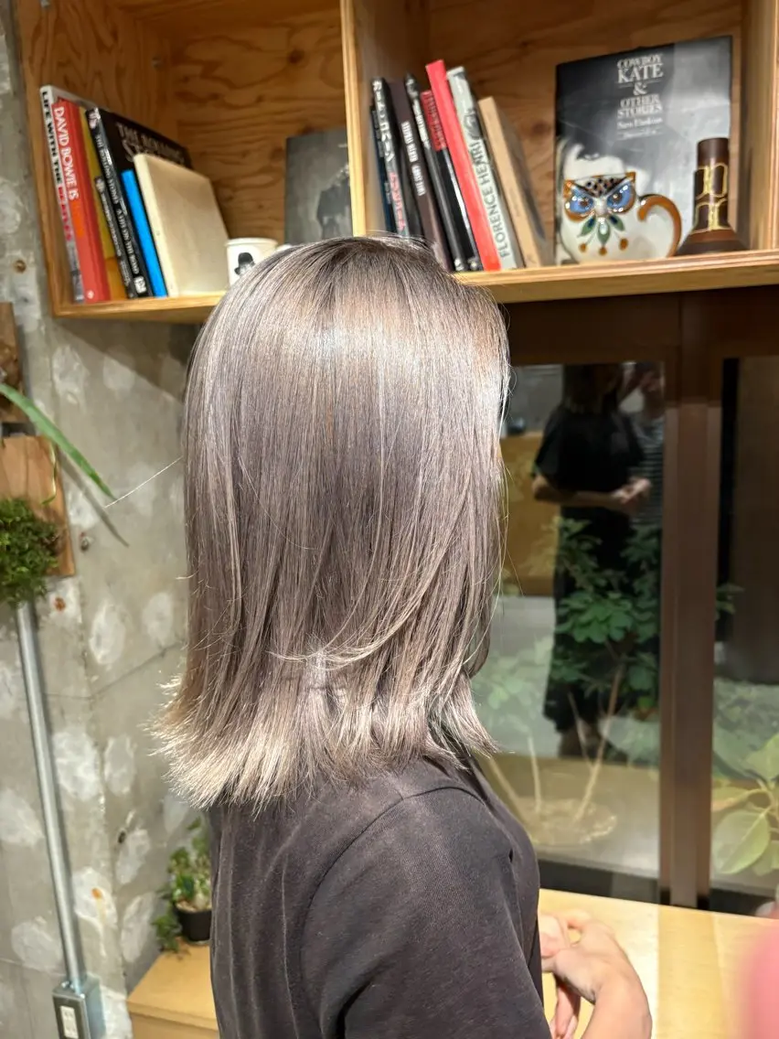 ミディアム カラー ashuley YUKIのヘアスタイル