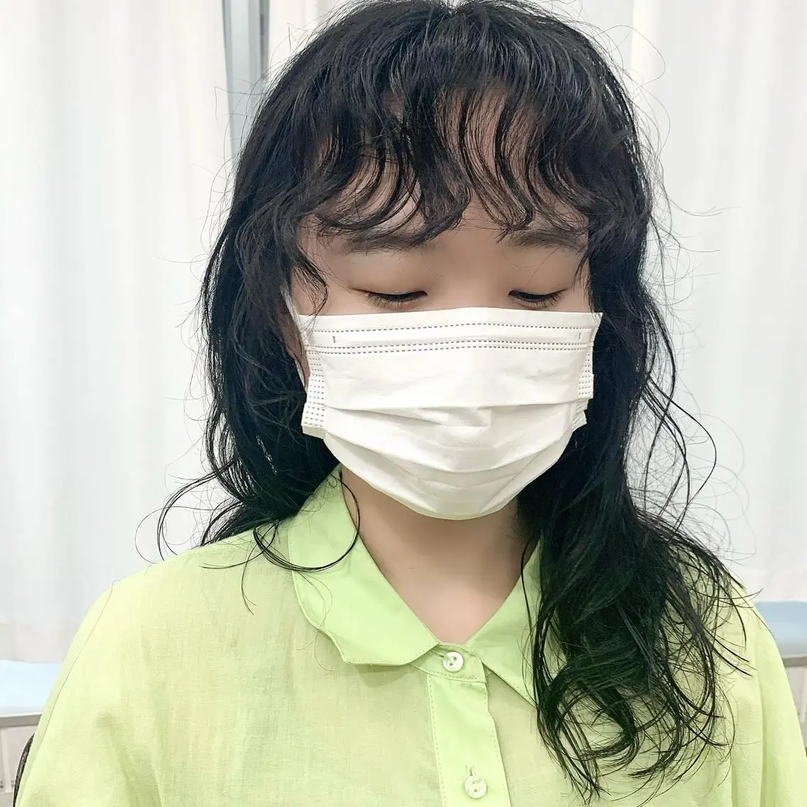 ミディアム カラー パーマ ヘアアレンジ メンズ キッズ ネイル マツエク・マツパ レイヤーカット／ 巻ける縮毛矯正のヘアスタイル