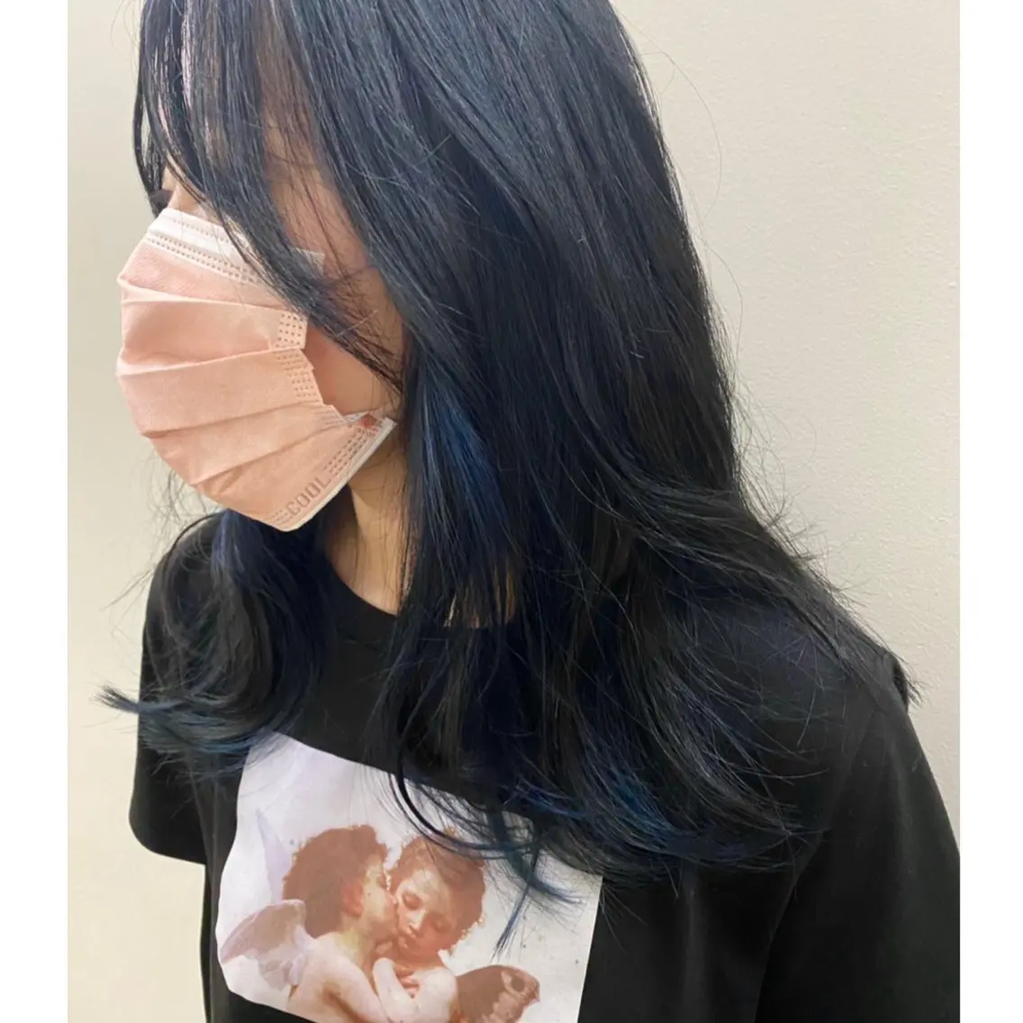 ロング カラー アッシュ 黒髪 ブリーチ ブルーカラー ブルーブラック 西田 夏望のヘアスタイル