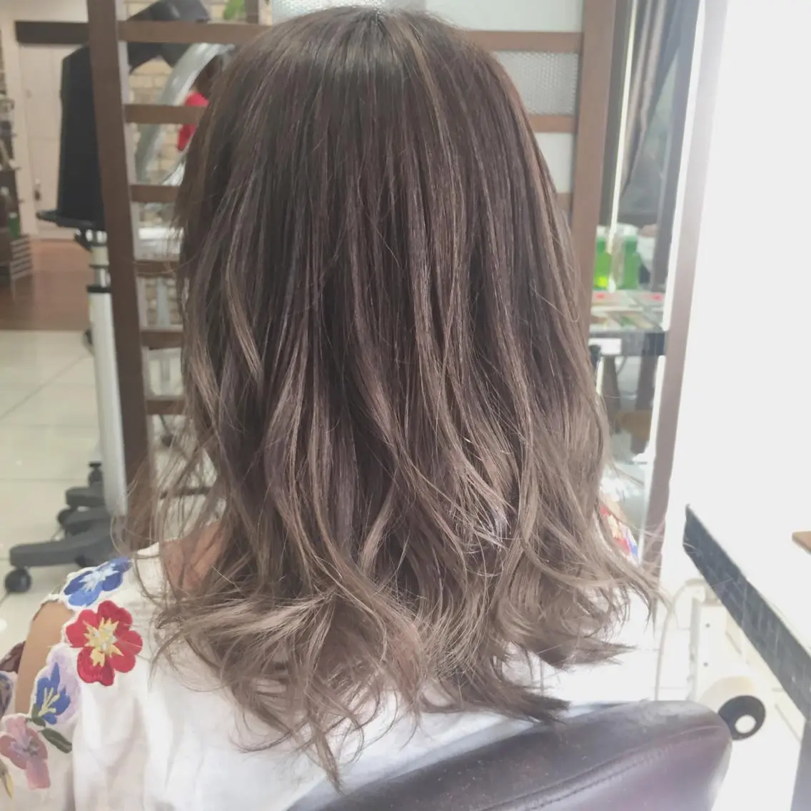 セミロング カラー 透明感カラー グラデーションカラー ハイライトカラー ハイライト 大平 美沙のヘアスタイル