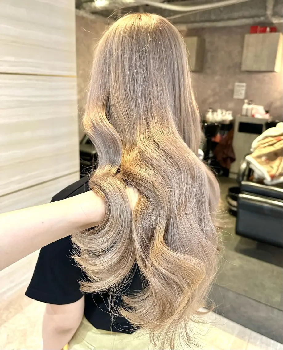 セミロング カラー パーマ ヘアアレンジ メンズ 🌱巴結生🌿グレー ジュ☁️ミルクティーのヘアスタイル