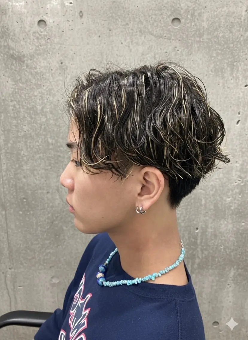 ショート カラー パーマ メンズ メンズハイライト メンズパーマ 波巻きパーマ ハイライトカラー ハイライト カット ヘアカラー パーマ メンズ特化パーマ/ ハイライト/比嘉のヘアスタイル