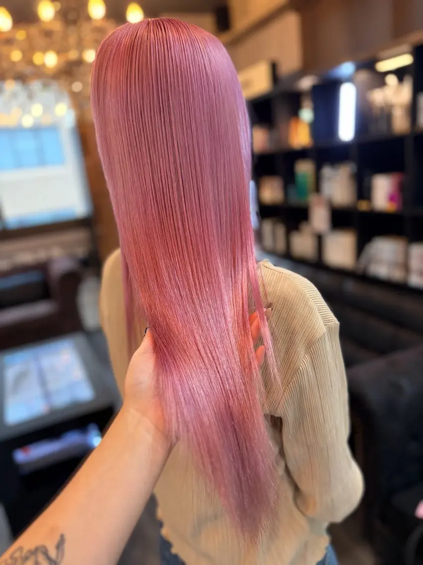 ロング カラー ピンクカラー ホワイトピンク 石井 綾乃のヘアスタイル