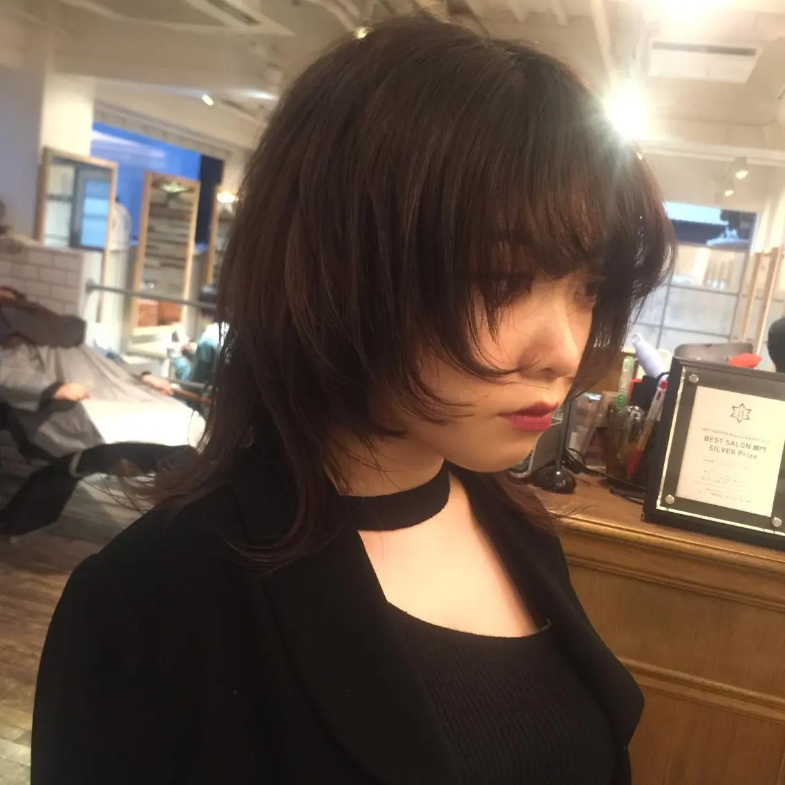 セミロング カラー ウルフカット ホワイト&レイヤーカ ットエクステ長畠俊輔のヘアスタイル