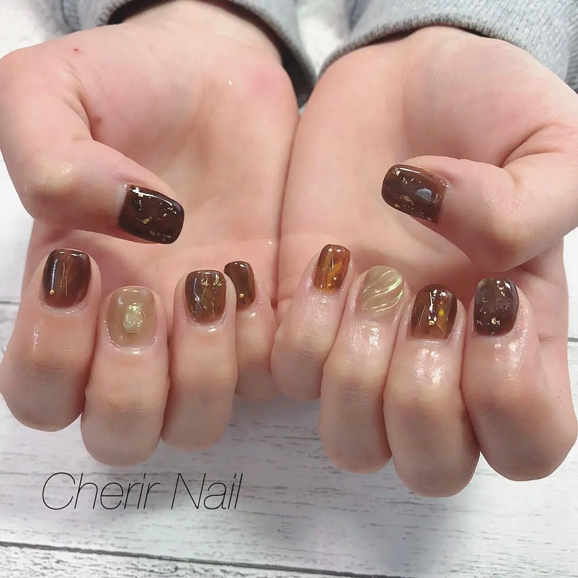 ネイル アートネイル オーロラネイル べっ甲ネイル ブラウン ミラーネイル ハンドネイル Cherirnail kaoriのネイルデザイン