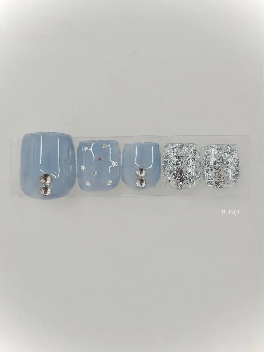 ネイル フットネイル 水色 ニュアンスネイル シルバー 夏ネイル フットネイル Mary nail .narumiのネイルデザイン