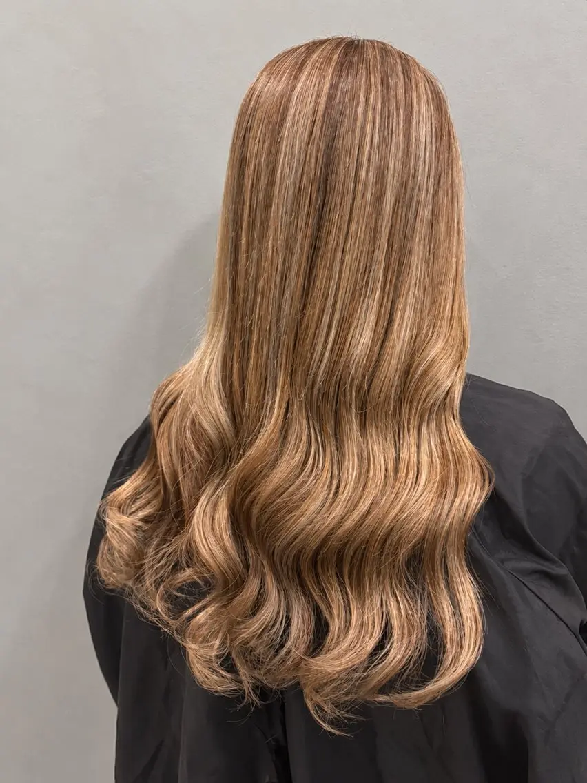 ロング ハイライト 🤍HIKARI🤍 ハイライトのヘアスタイル