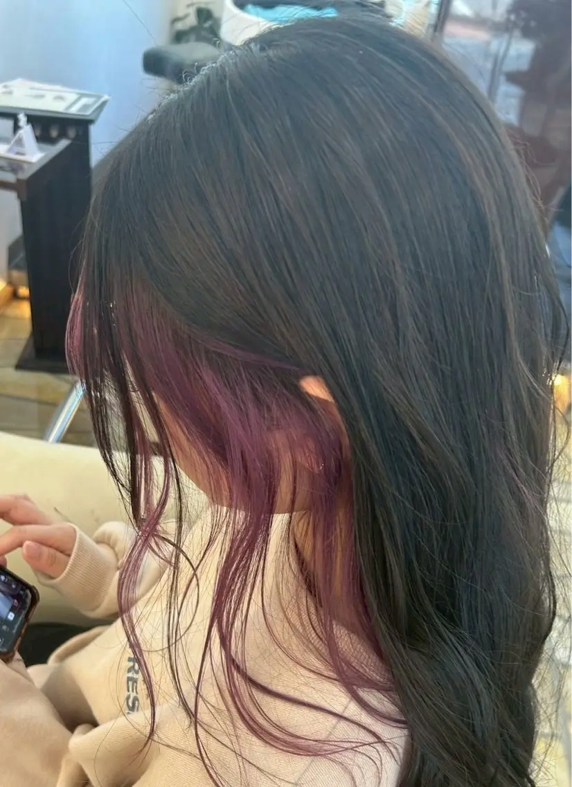 セミロング カラー インナーカラー カット ヘアカラー 堀田 瑠依のマツエク・マツパデザイン
