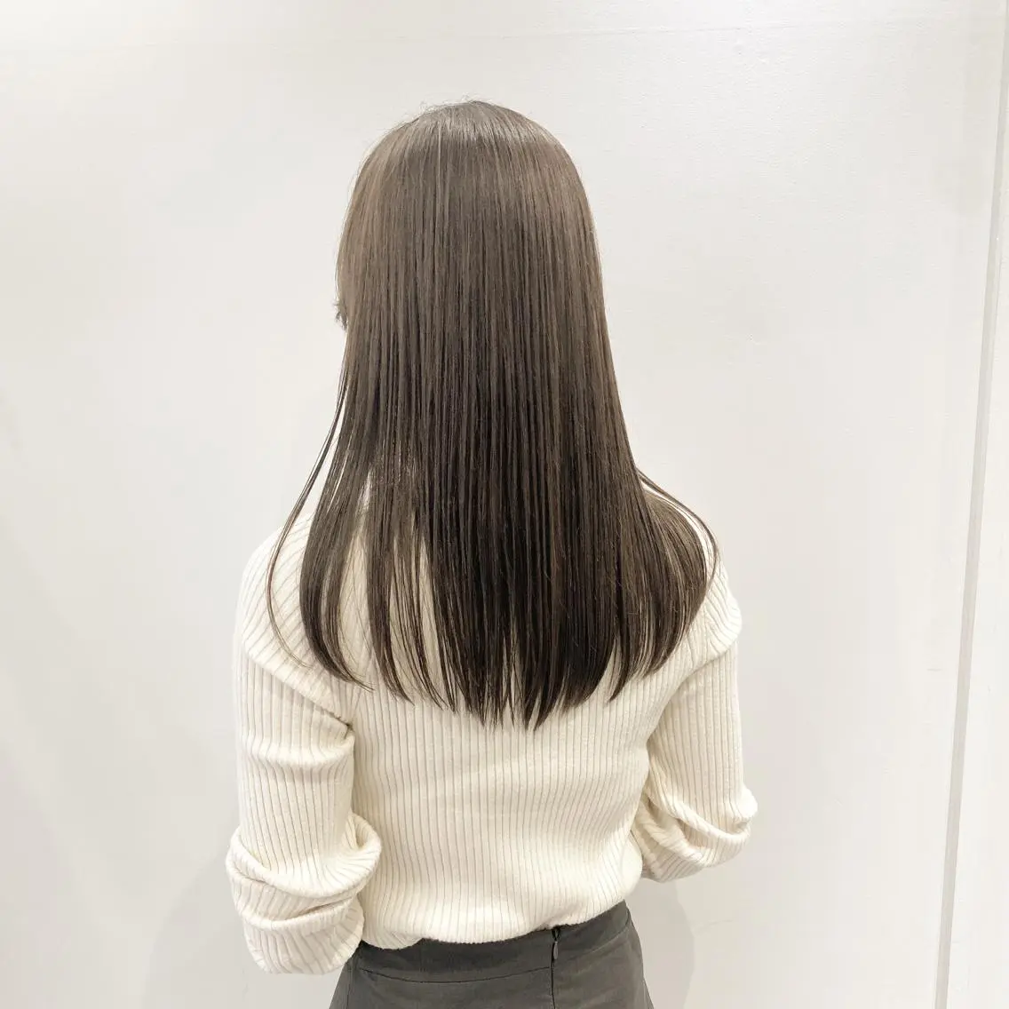 ミディアム カット ヘアカラー トリートメント オリーブ、カーキ系 No.1シラトリのヘアスタイル