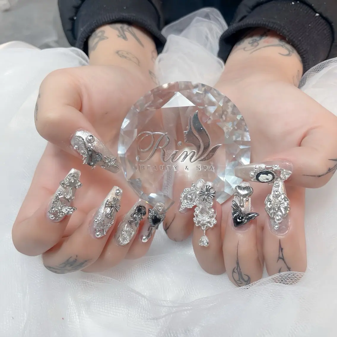 ネイル アートネイル チークネイル ジェルネイル ロングネイル マグネットネイル ハンドネイル Rin Nail 新大久保店のネイルデザイン