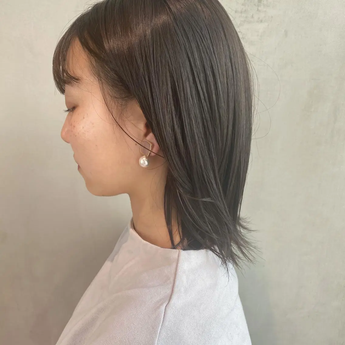 ミディアム カラー ブリーチ グレージュ ブリーチなしカラー カット ヘアカラー トリートメント やまもと さえのヘアスタイル