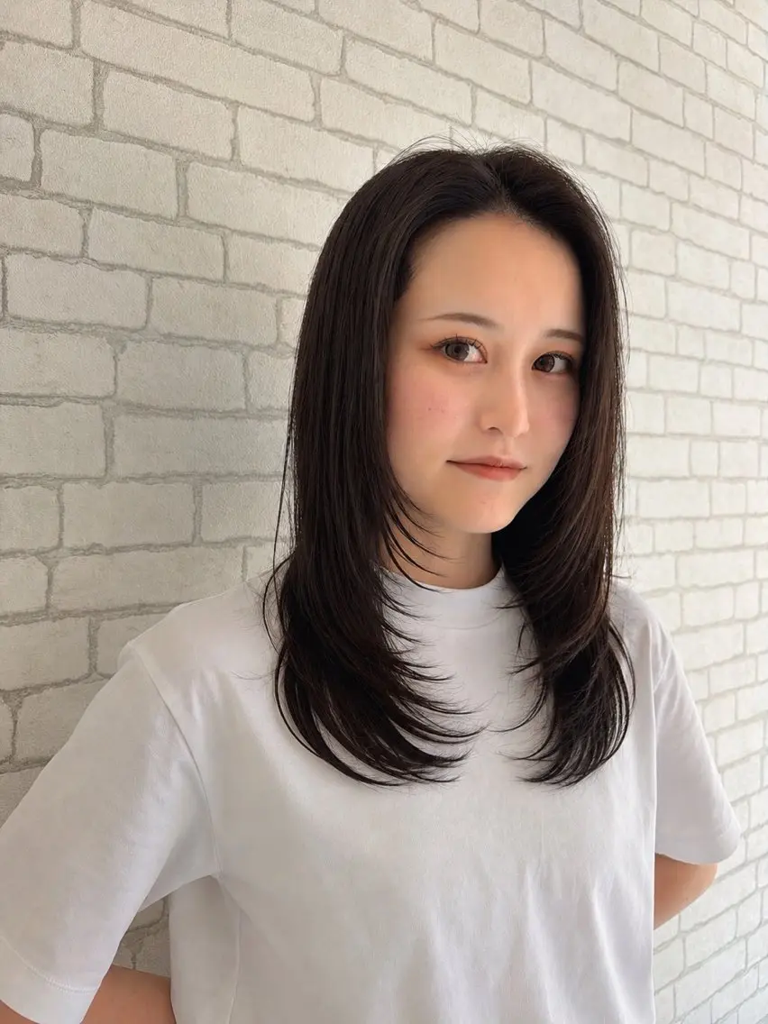 ミディアム 松永 果菜のヘアスタイル