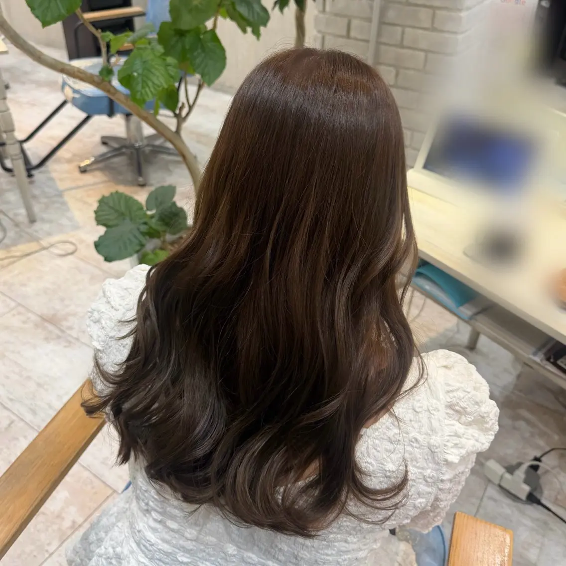 セミロング カラー カット ヘアカラー トリートメント 🫧透け感⋆艶髪💎 山口アヤカのヘアスタイル
