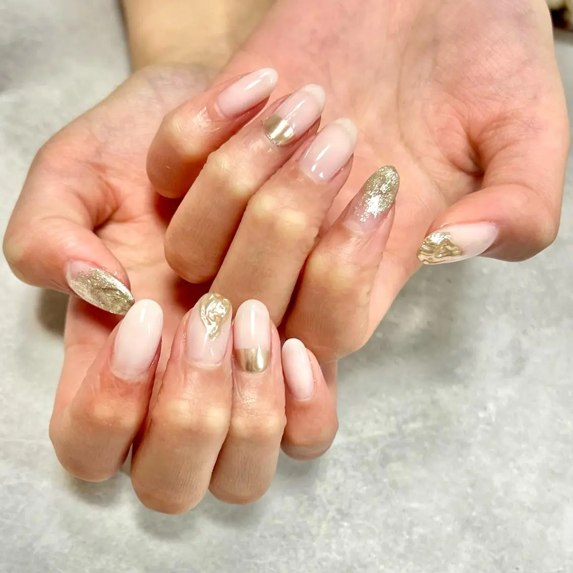 ネイル ミラーネイル ニュアンスネイル ネイルチップ ホワイト ステラ marikominoのネイルデザイン