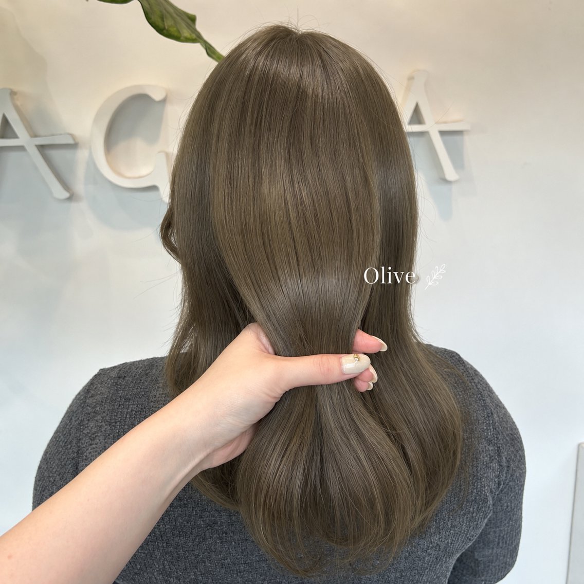 ミディアム mei/オリーブ 縮毛矯正のヘアスタイル