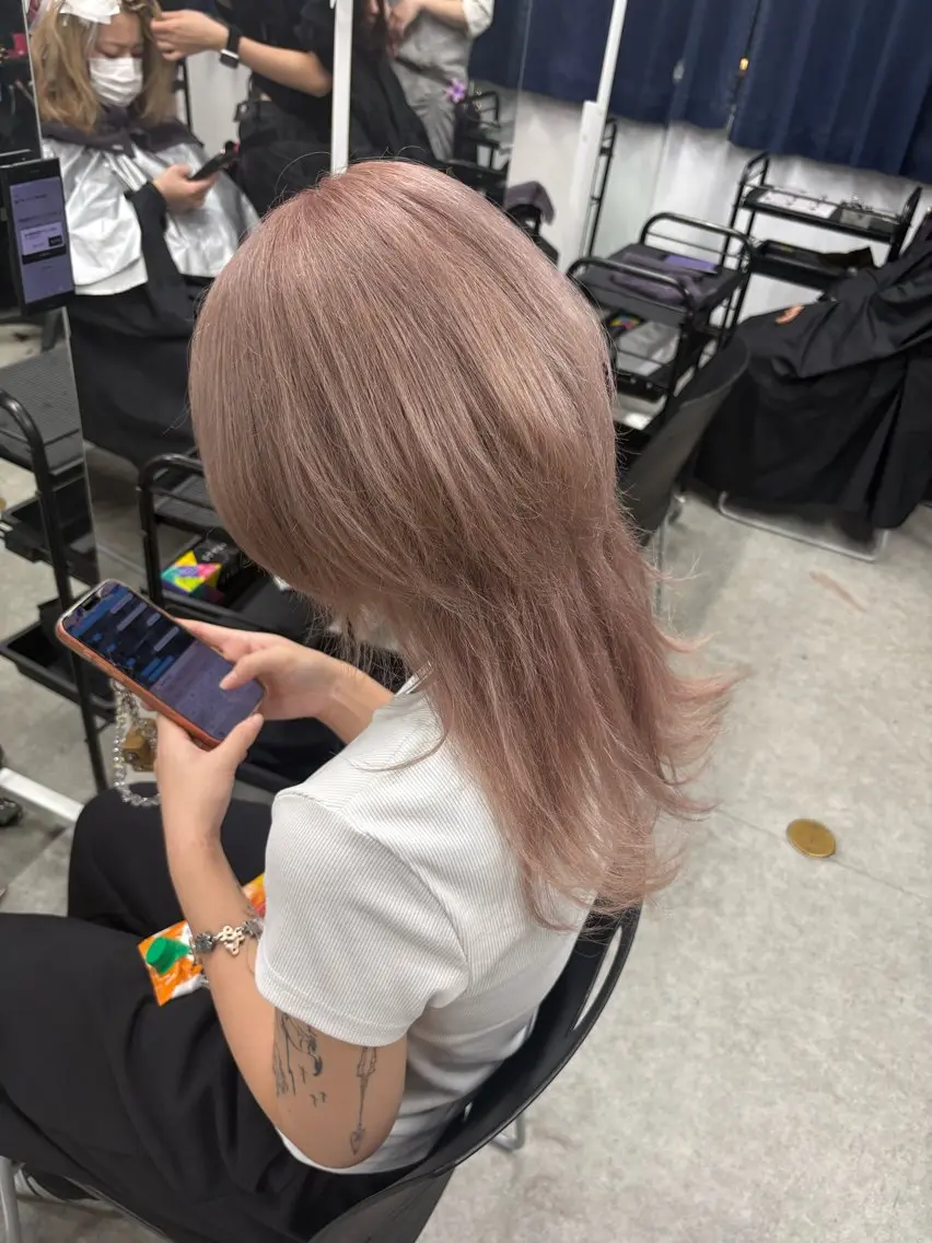 セミロング ヘアカラー みいな🍒 暖色カラー/レイヤーのヘアスタイル