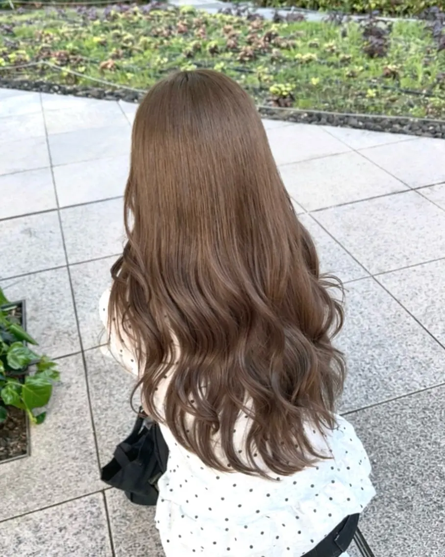 ロング カラー ヘアアレンジ ベージュカラー 透明感カラー ヘーゼル レイヤーカット ヘアカラー 新宿⌇韓国風ヘア ⌇透明感カラーのヘアスタイル