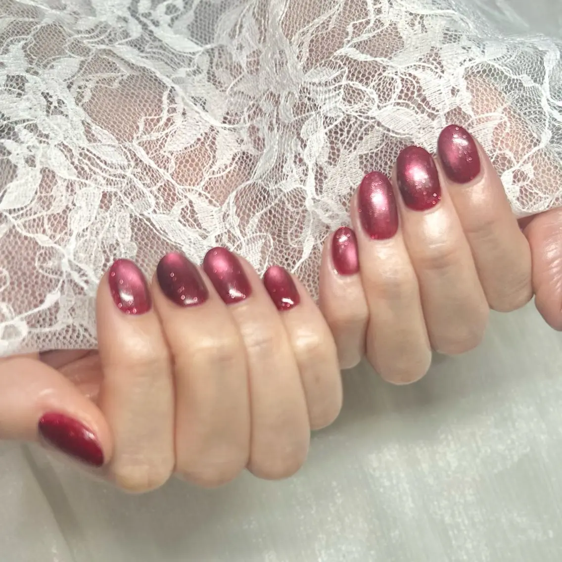 ネイル マグネットネイル 赤色 ハンドネイル 阿部 明羽のネイルデザイン