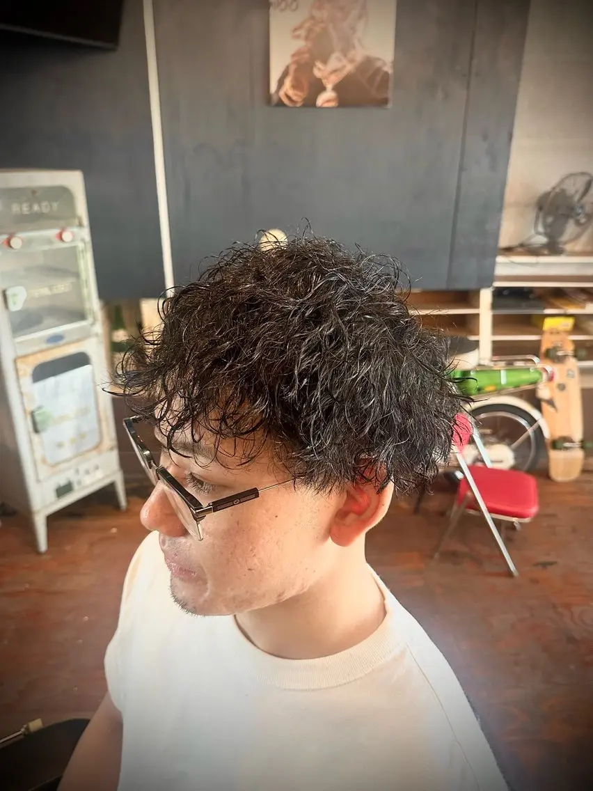 パーマ メンズ フェードカット メンズパーマ メンズツイストパーマ ツイストパーマ カット パーマ SHINDOU RYUYAのヘアスタイル