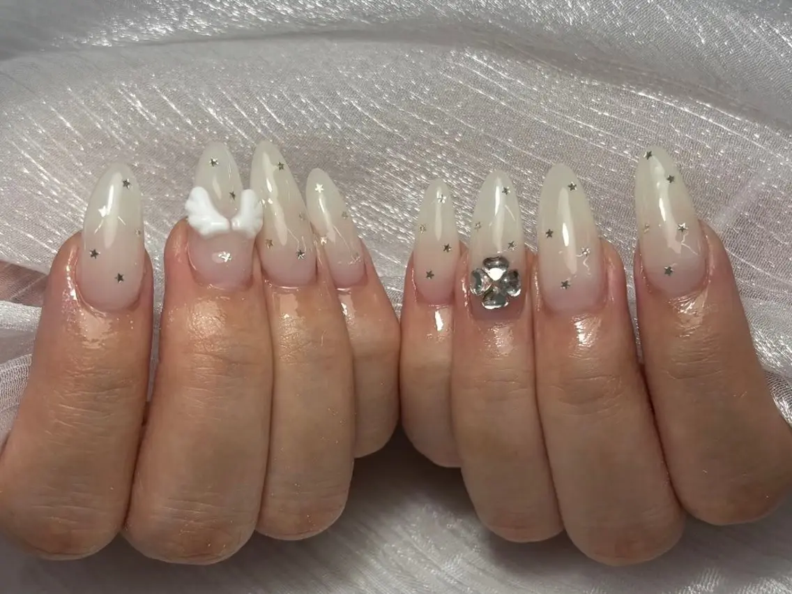 ネイル フレンチネイル ガーリー ガラスフレンチ 韓国ネイル ロングネイル ハンドネイル Venus nail チップ長さだし専門店のネイルデザイン
