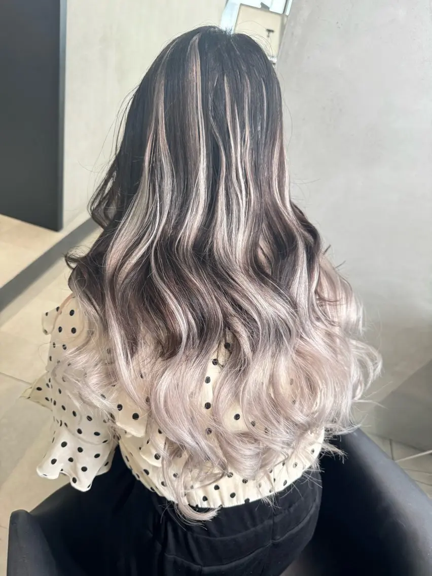 ロング 🇰🇷韓国風ハイ トーンKANA🖤のヘアスタイル