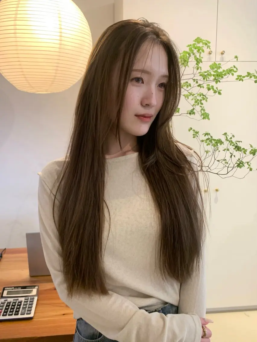 ロング カラー ベージュカラー ブリーチ 透明感カラー ダブルカラー ミルクティーベージュ ヘアカラー 落合希 Olivebeigeのヘアスタイル