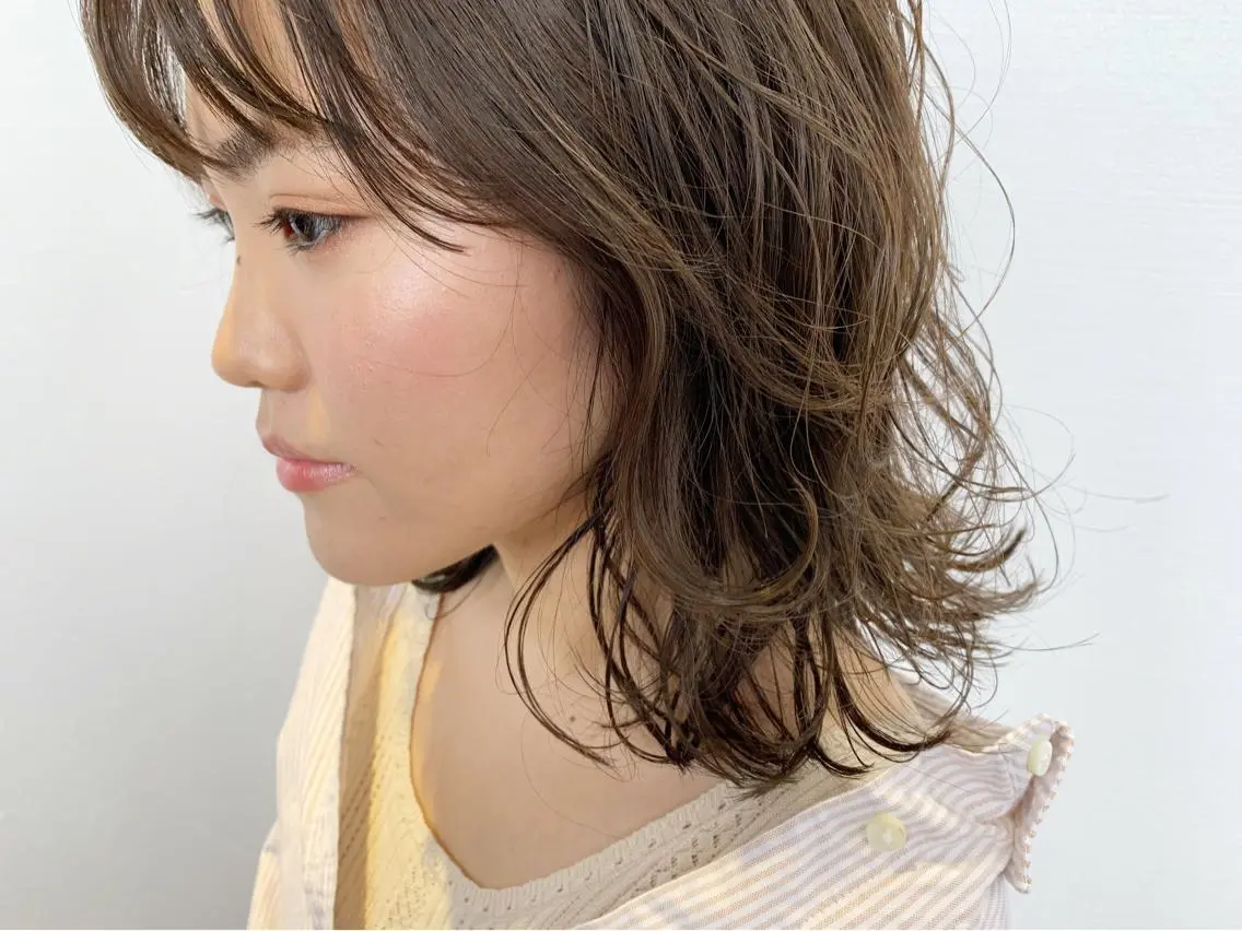 ミディアム カラー レイヤーカット 【Uneユヌ】菊地 春那のヘアスタイル