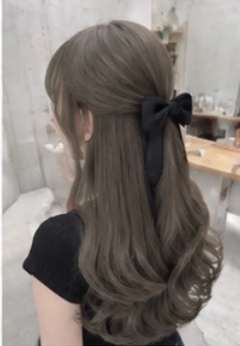 ロング カラー ヘアカラー 韓国×艶ハイトーンが かわいい✨️リオ🍒のヘアスタイル