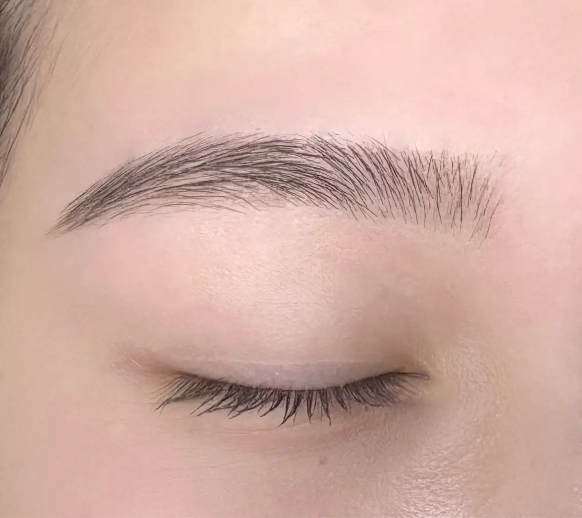 アイブロウ Ele’na eyebrowの眉毛・アイブロウイメージ