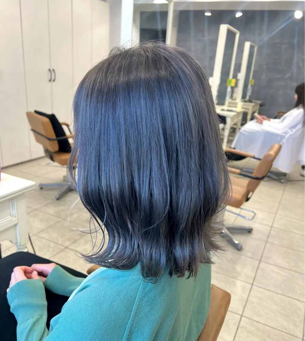 ミディアム カラー ベージュカラー ブリーチ シルバー シルバーベージュ カット ヘアカラー トリートメント ヘアセット 🫧うる艶ヘアー🫧 Yukaのヘアスタイル