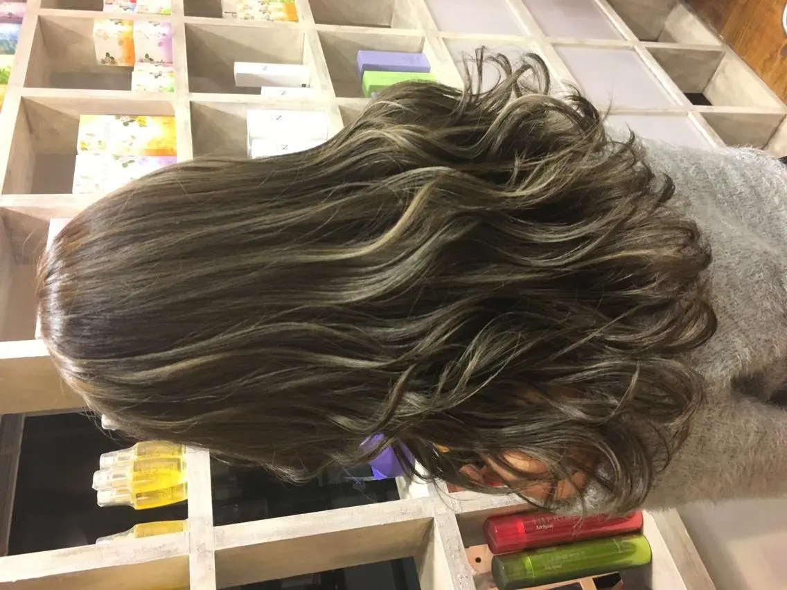 ロング カラー ベージュカラー ハイライトカラー ハイライト ヘアカラー トリートメント ハイトーン得意😍 Lumiereのヘアスタイル