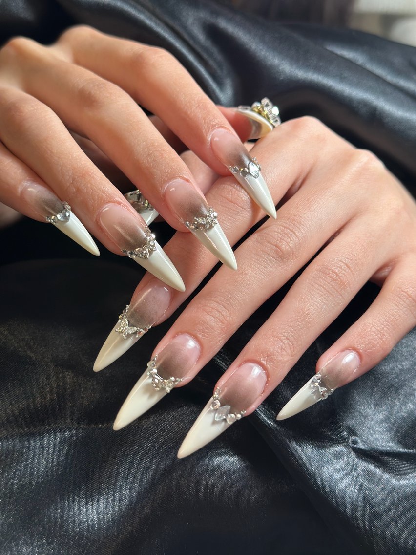 ロング 韓国風ヘア ロング クリスマス ハンドネイル Miyabie' Nail Salonのネイルデザイン