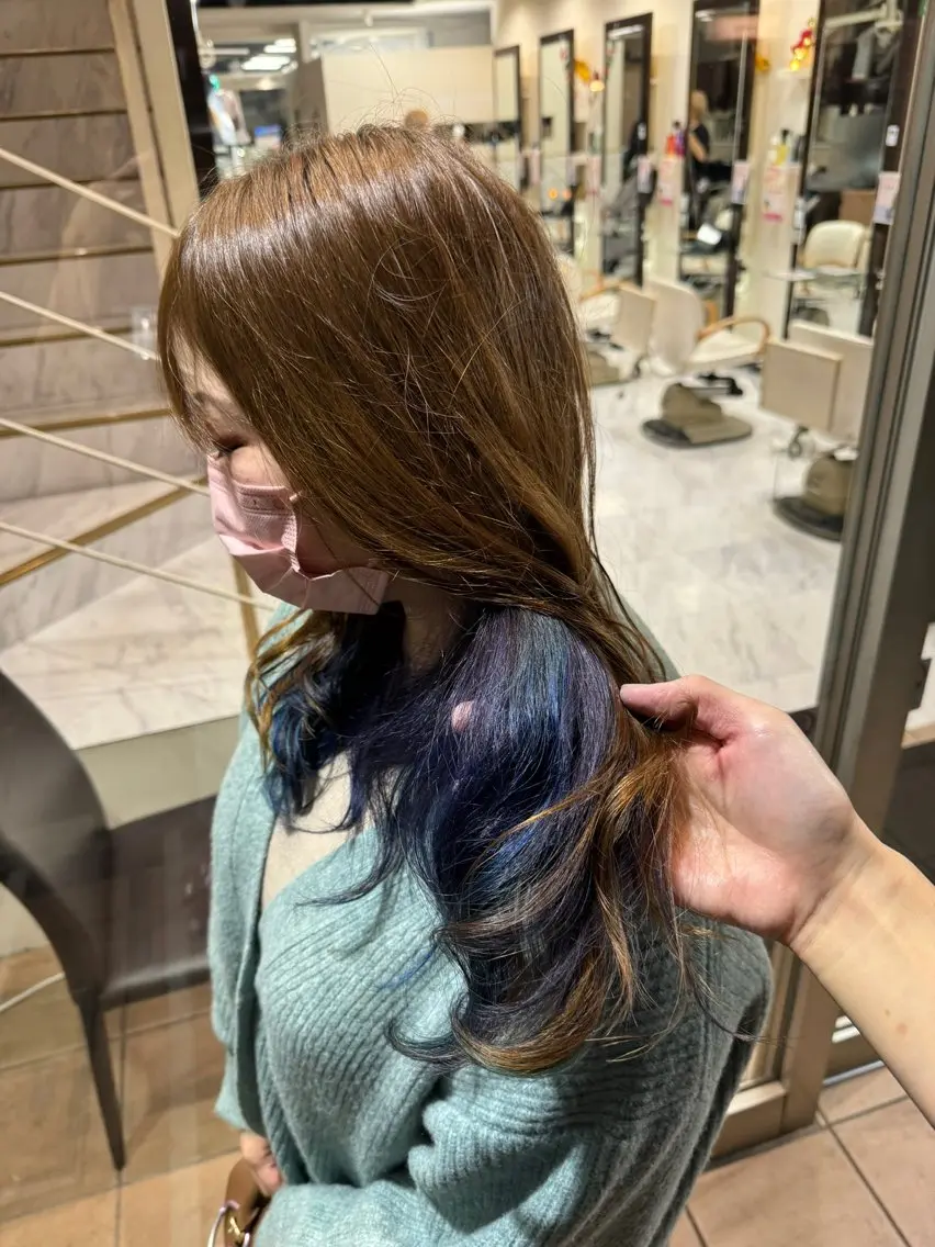 ロング カラー ヘアアレンジ ブリーチ デザインカラー ダブルカラー ハイライトカラー ハイトーンカラー ヘアカラー トリートメント 目黒 碧人のヘアスタイル