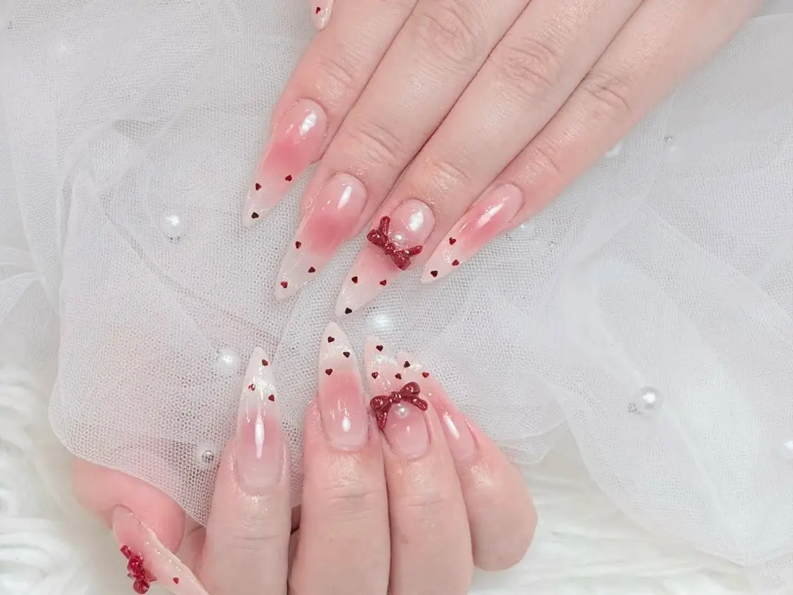 ネイル チークネイル ドット フレンチネイル グラデーション ハート Eli Muse 新宿ネイルのネイルデザイン