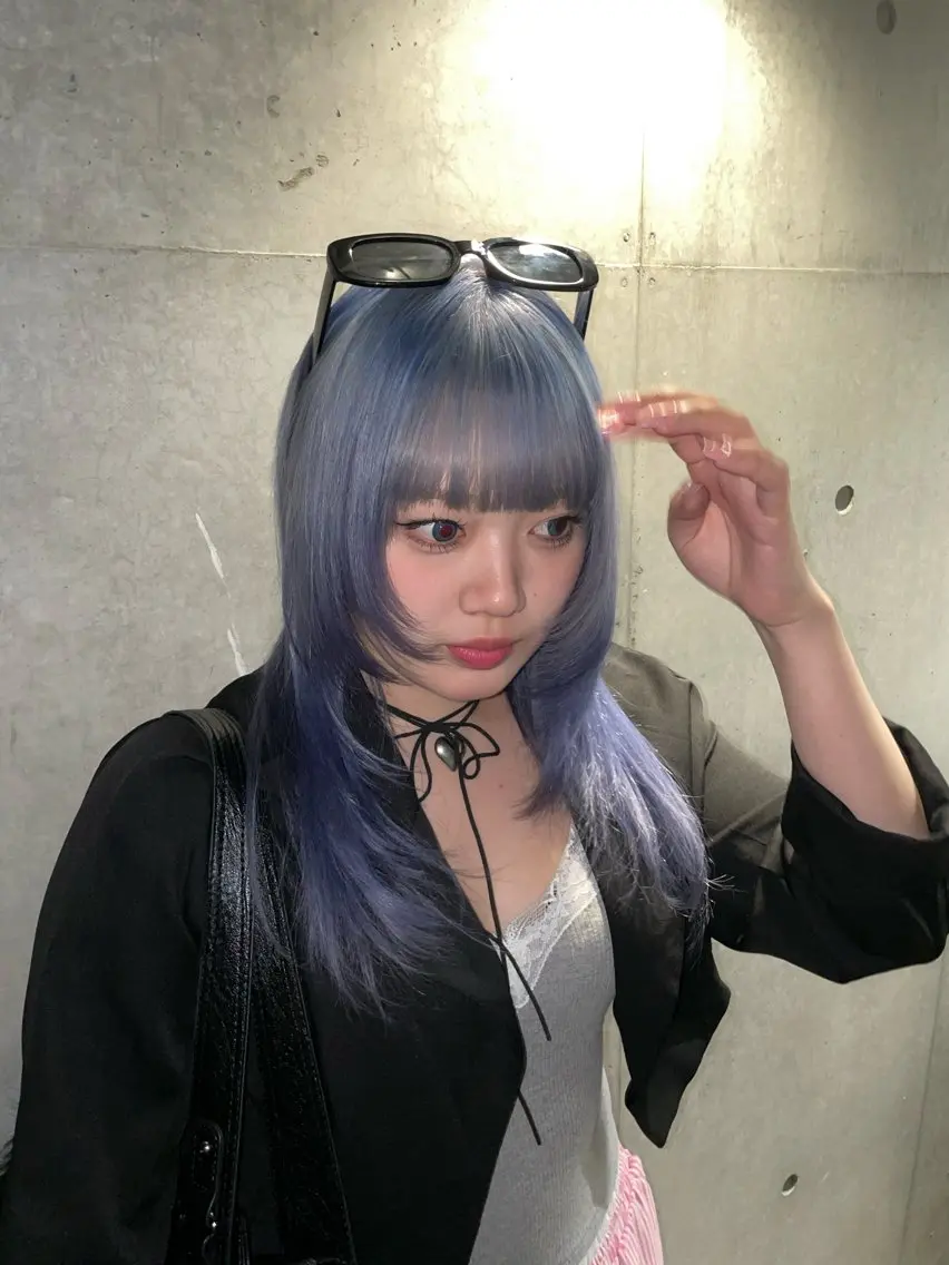 ロング カラー ブリーチ ブルーカラー カット ヘアカラー トリートメント トレンドカラー🥣／ ヘアアレンジ✩.*˚のヘアスタイル