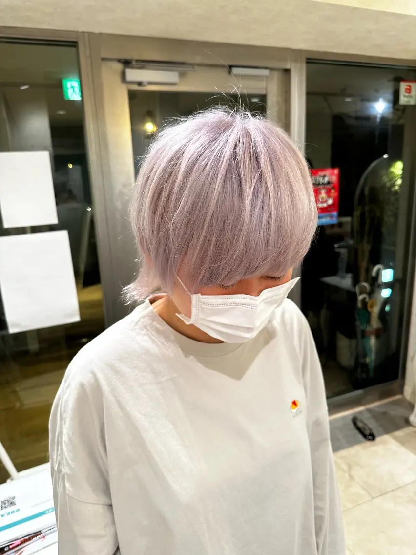 ショート カラー シルバー ホワイトシルバー デザインカラー🎨 下北沢 / 磯部のヘアスタイル