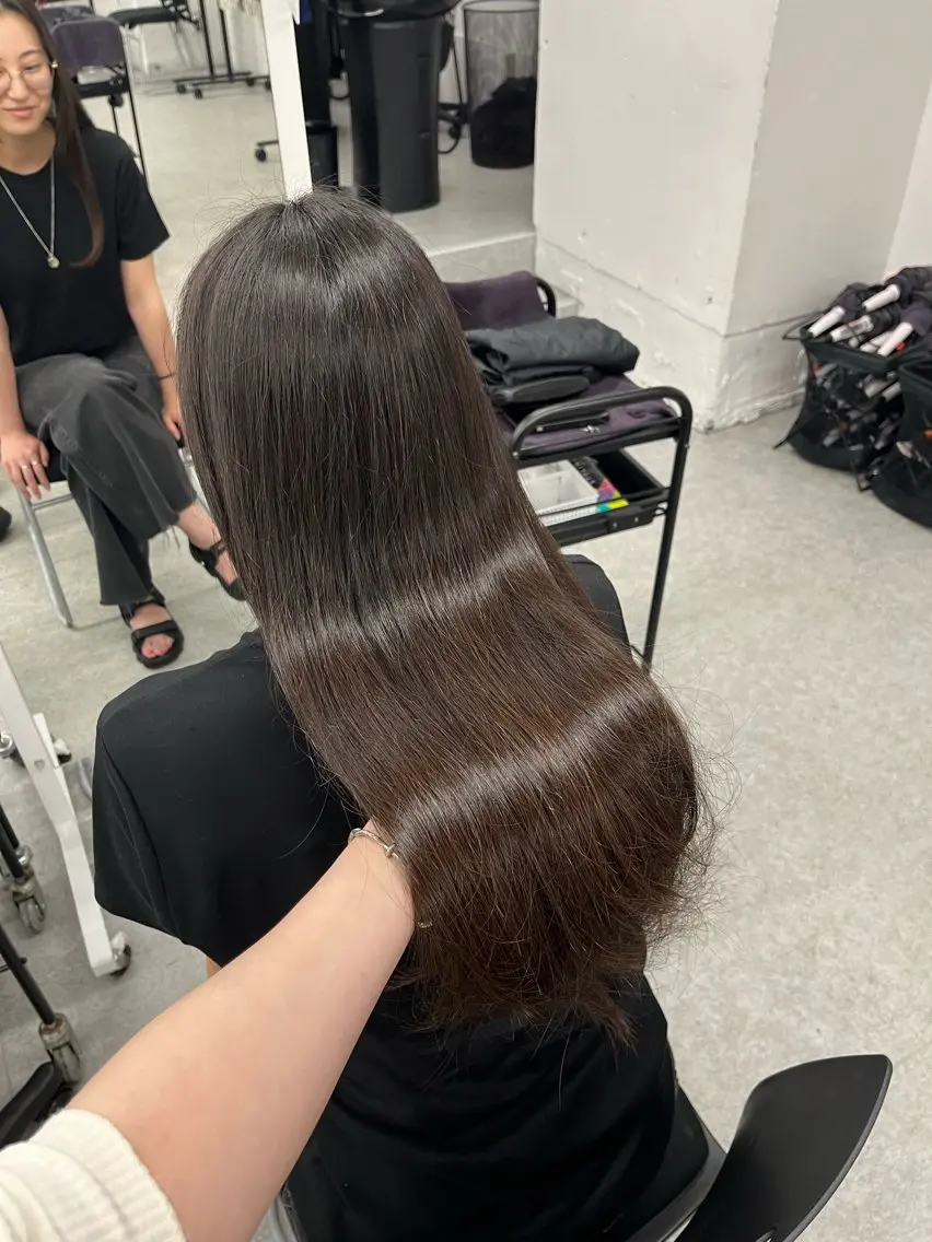 ロング カラー 髪質改善 トリートメント 流行りの透明感カラー ×縮毛矯正🤍ユウのヘアスタイル