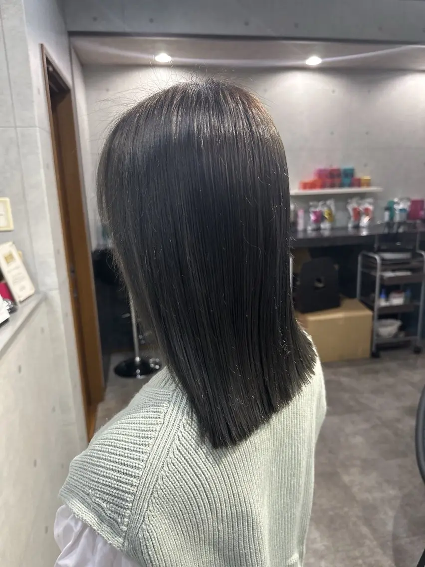 ミディアム REVE 美容室のヘアスタイル