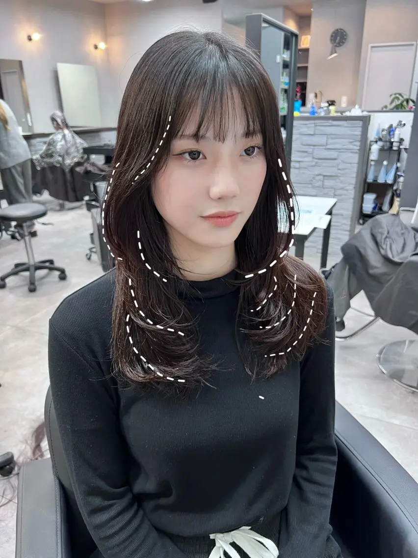 ロング カラー 黒髪 ブリーチ 透明感カラー 顔周りカット レイヤーカット 透明感/レイヤー 🇰🇷tomonaのヘアスタイル
