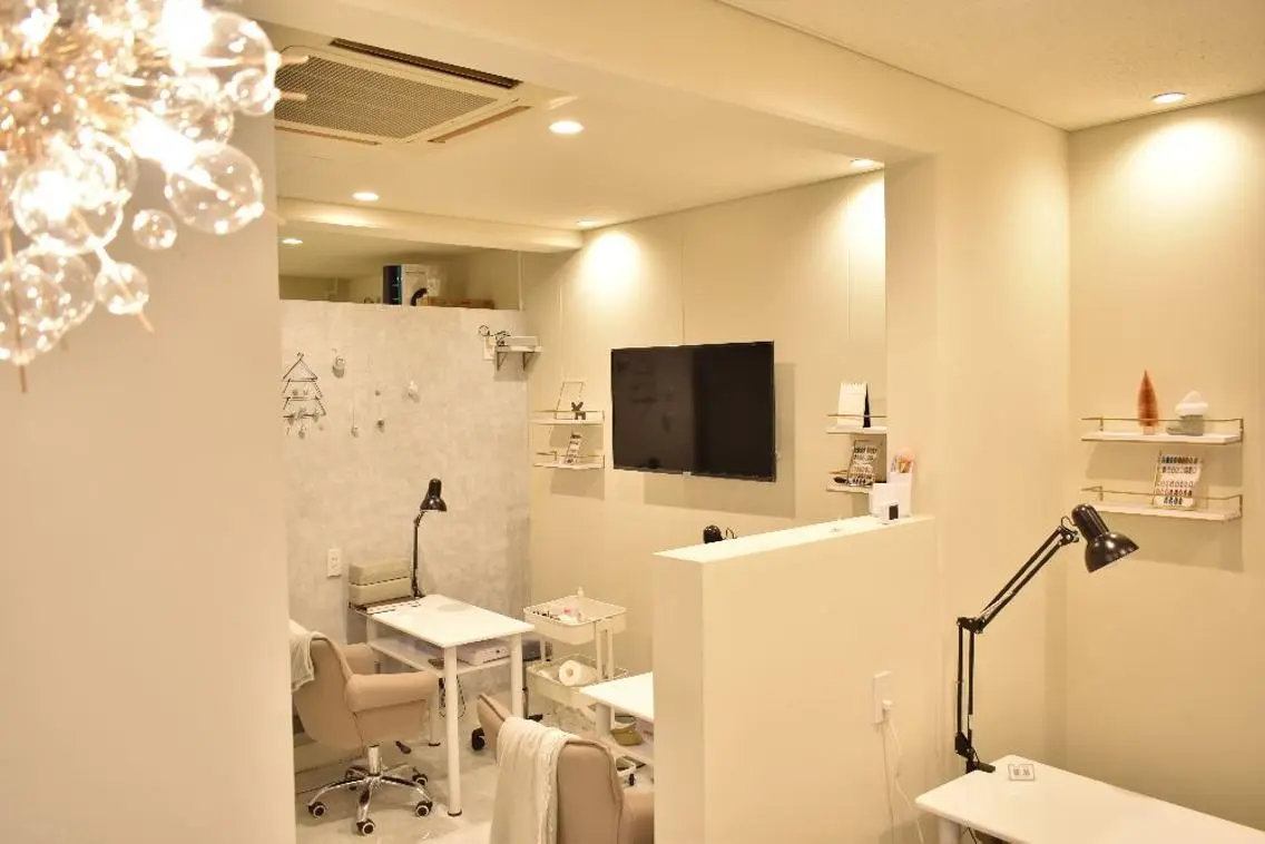 ネイル salon UNE LMA見習いスタッフのネイルデザイン