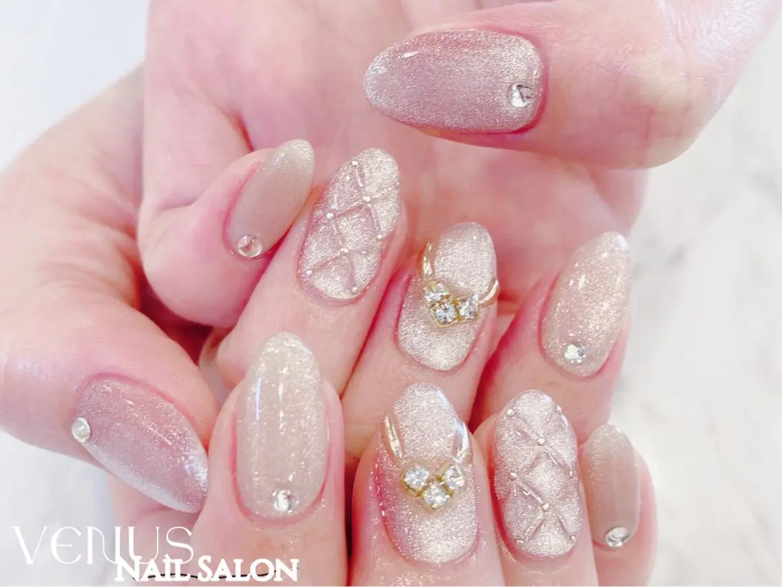 ミディアム VENUS Nail ★池袋徒歩2分のネイルデザイン