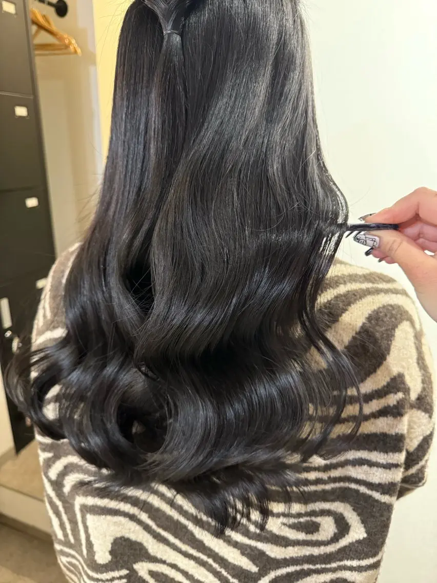 ロング カット ヘアカラー トリートメント 明 (めい)のヘアスタイル