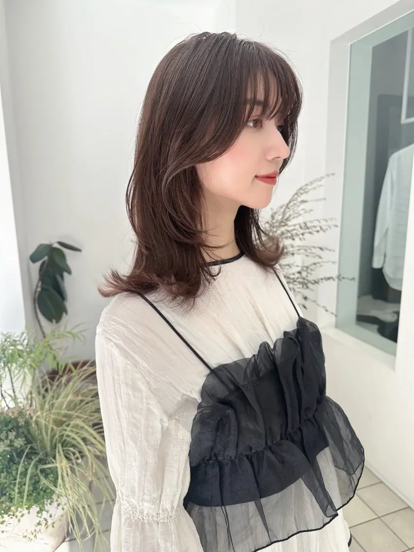 ミディアム 顔まわりレイヤー レイヤーカット 鎌倉 彩のヘアスタイル