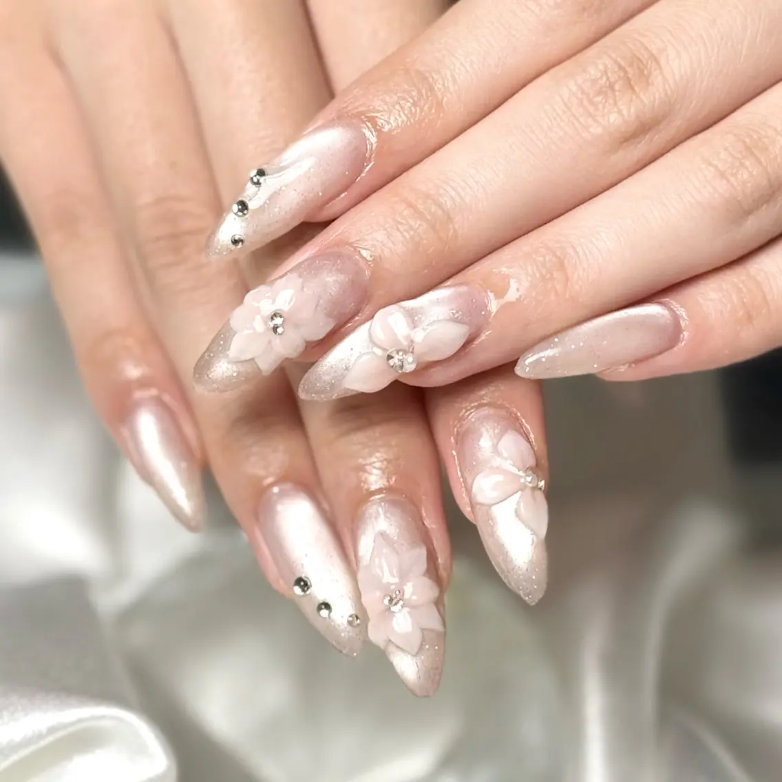 ネイル アートネイル ハンドネイル ルシイ🎀新宿長さ 出しパーツ専門店のネイルデザイン