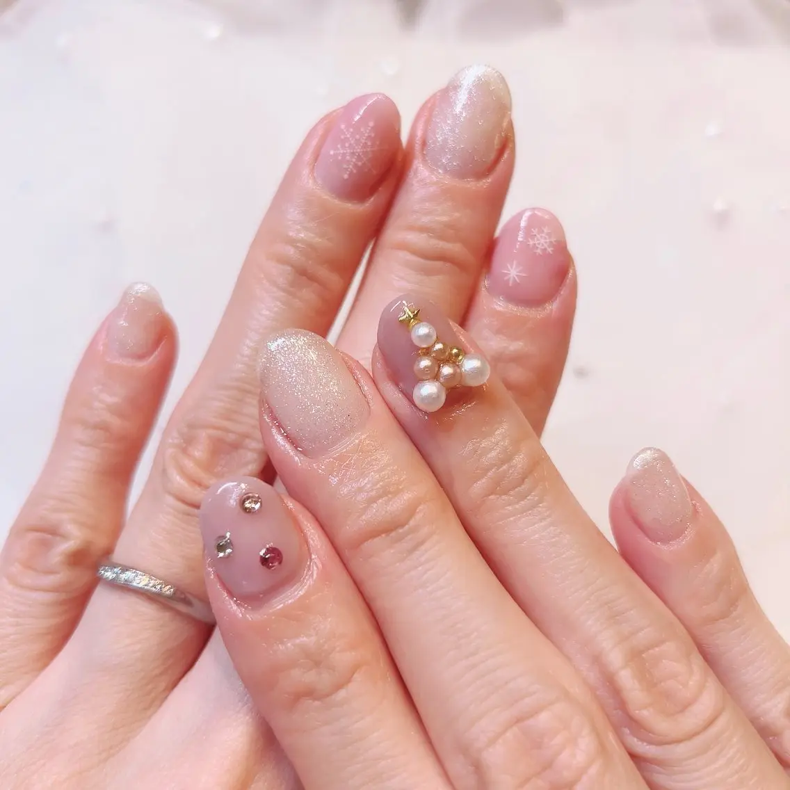 ネイル ピンク 冬ネイル クリスマス ハンドネイル nail salon pearのネイルデザイン