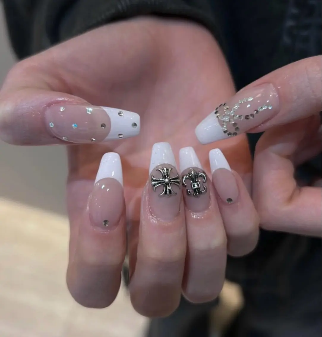 ネイル グラデーション キラキラネイル ワンカラーネイル 冬ネイル Jenn Nail Salonのネイルデザイン