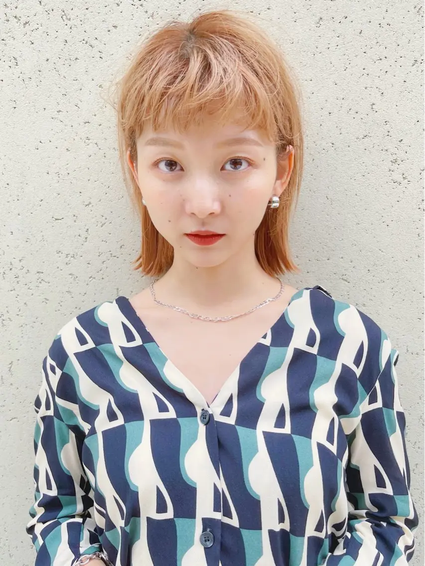 ミディアム カラー ベージュカラー ミルクティーベージュ ボブ AiM 大名　似合わせカットのヘアスタイル