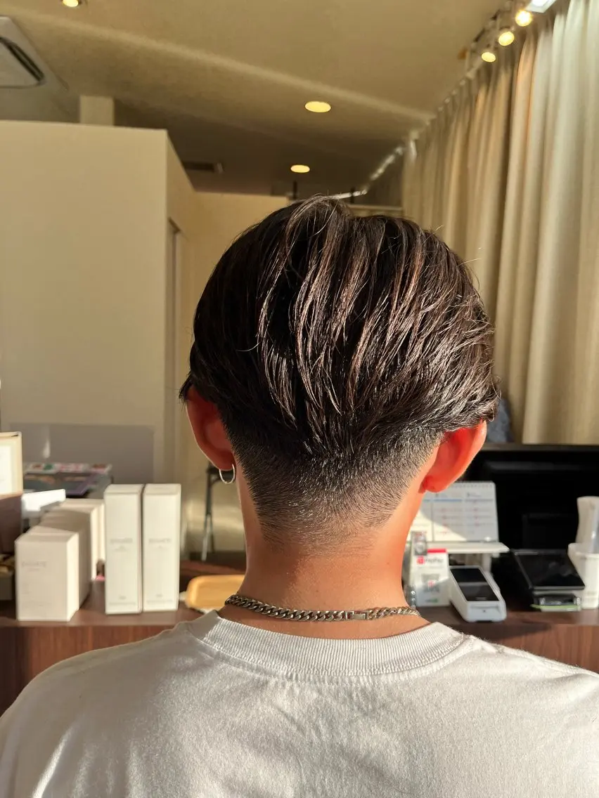 ショート パーマ メンズ センターパート メンズパーマ 刈り上げ ニュアンスパーマ 🧊メンズ特化🧊 高木航希のヘアスタイル