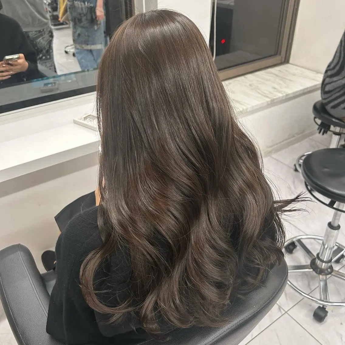 ロング カラー パーマ ヘアアレンジ メンズ キッズ ヘアカラー トリートメント ヘアセット ブリーチなしカラー/ ブラウン/レイヤーのヘアスタイル